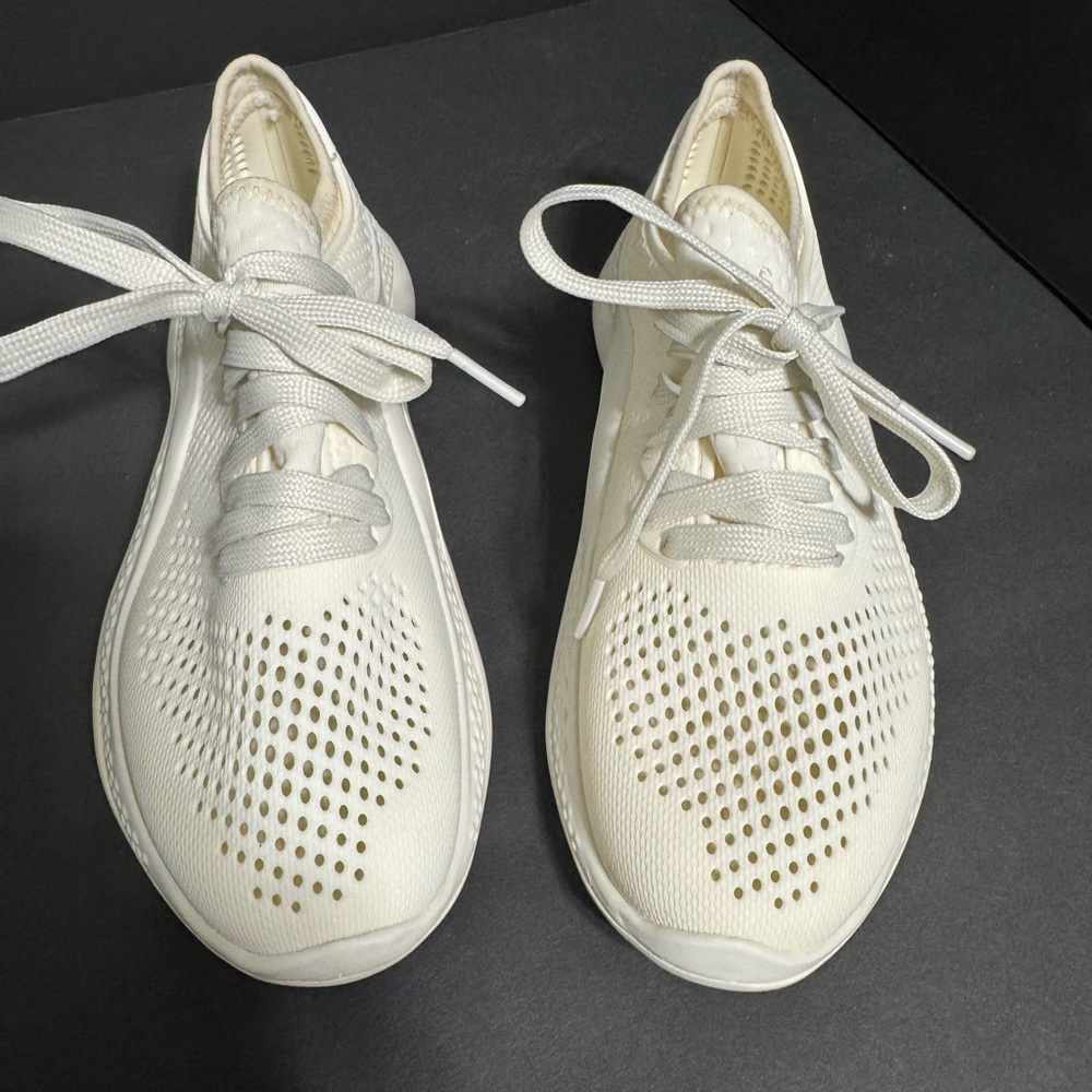 CROCS Cream Women's water shoes